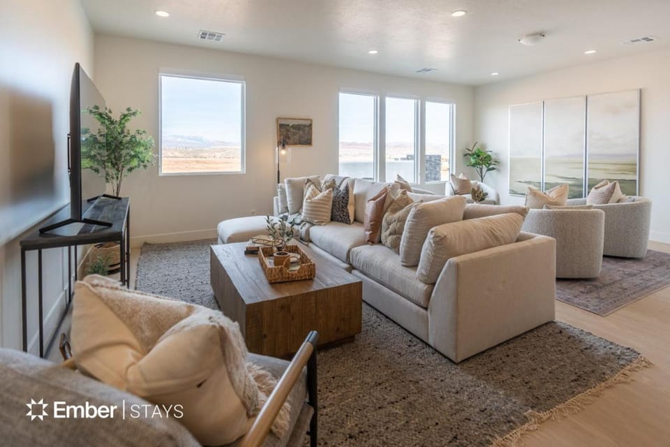 Desert Vista at Desert Color (by Ember Stays) House in St George