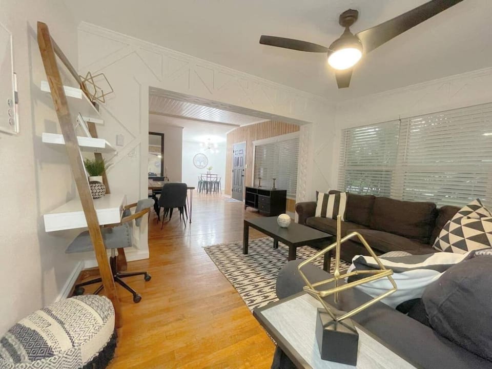 3BR Orlando Stay Save 16 Pet-Friendly Fun House in Orlando