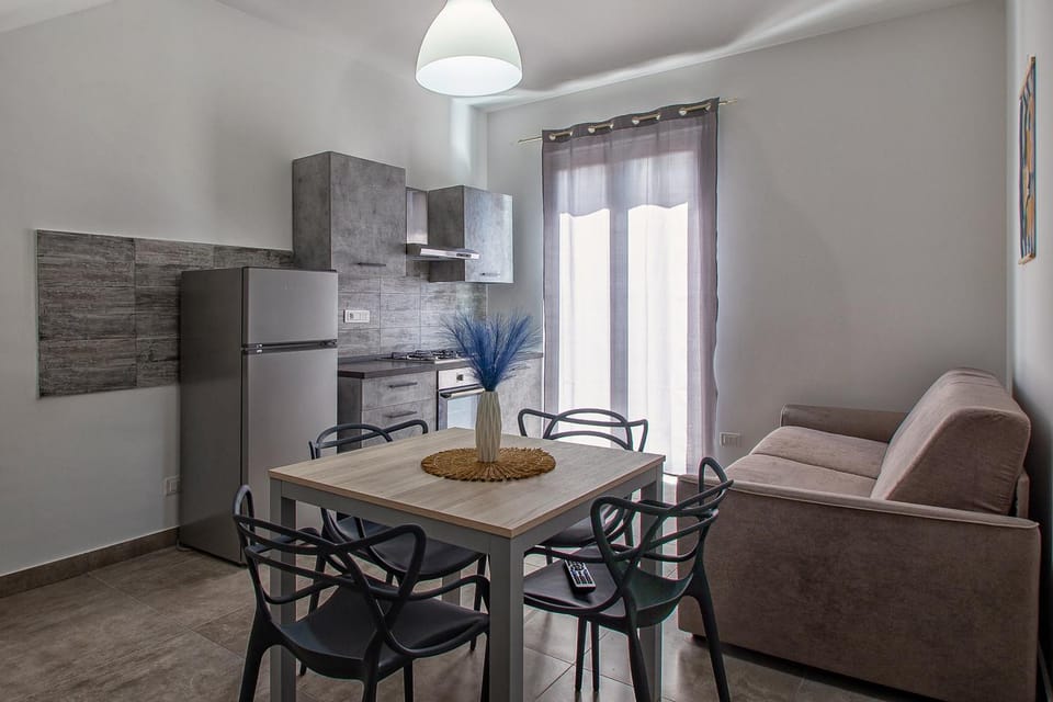 Kitchen or kitchenette, Living room, Seating area, Dining area, oven, stove