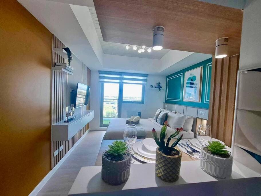 Casa Verde Studio at Azure North by THE BALI CORNER AT AZURE NORTH, Stylish, Spacious Balcony with Beautiful View of Mt Arayat Apartment in Calabarzon