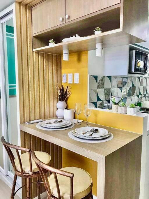 Casa Verde Studio at Azure North by THE BALI CORNER AT AZURE NORTH, Stylish, Spacious Balcony with Beautiful View of Mt Arayat Apartment in Calabarzon