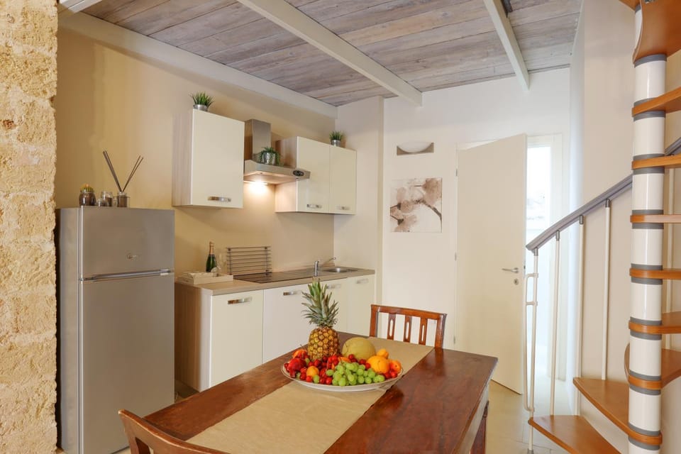 Kitchen or kitchenette, Dining area, stove