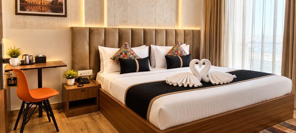 Bed, Photo of the whole room, Bedroom, Pets, towels