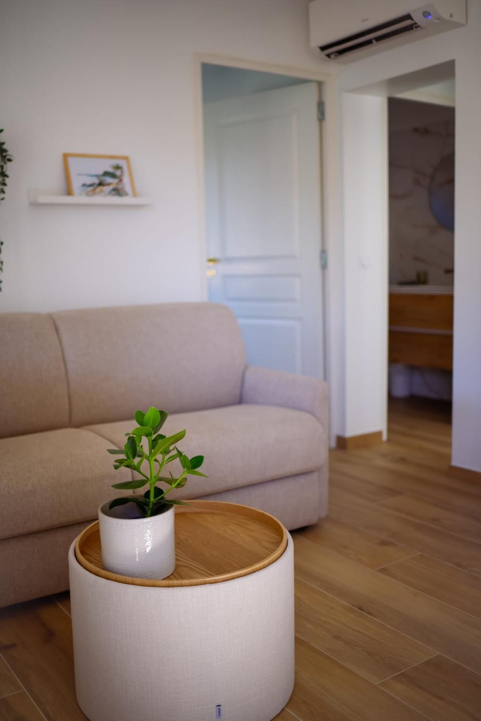 Living room, air conditioner
