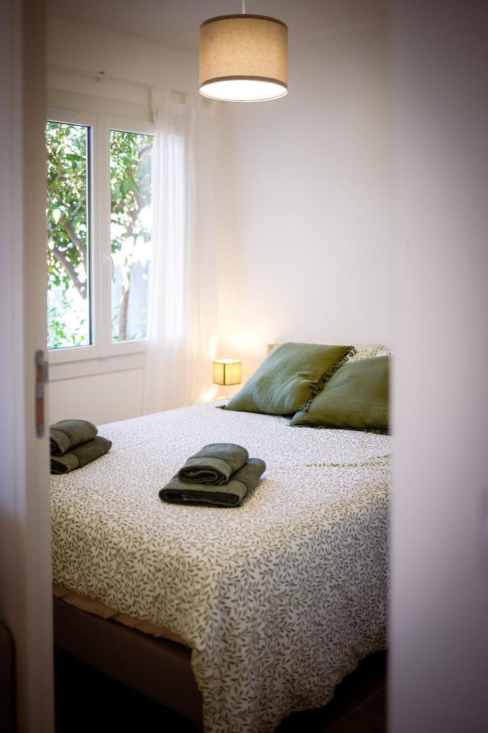 Bed, Photo of the whole room, Bedroom, towels, air conditioner