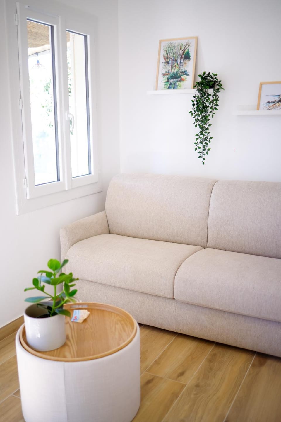 Living room, Seating area, air conditioner