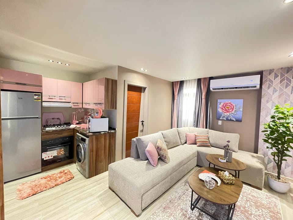 Kitchen or kitchenette, Seating area
