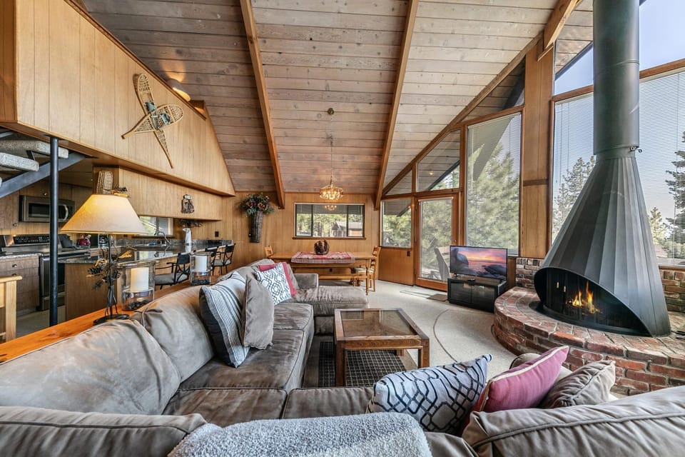 4BR Tahoe Retreat in Prime Location House in Dollar Point