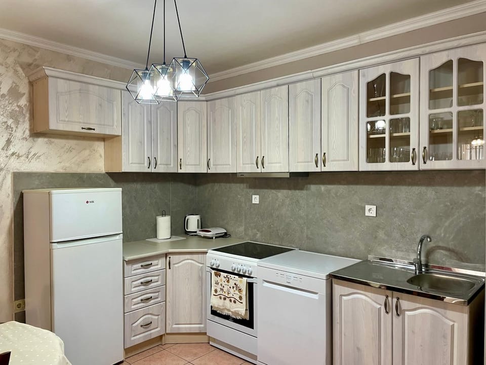 Kitchen or kitchenette, dishwasher, minibar, toaster
