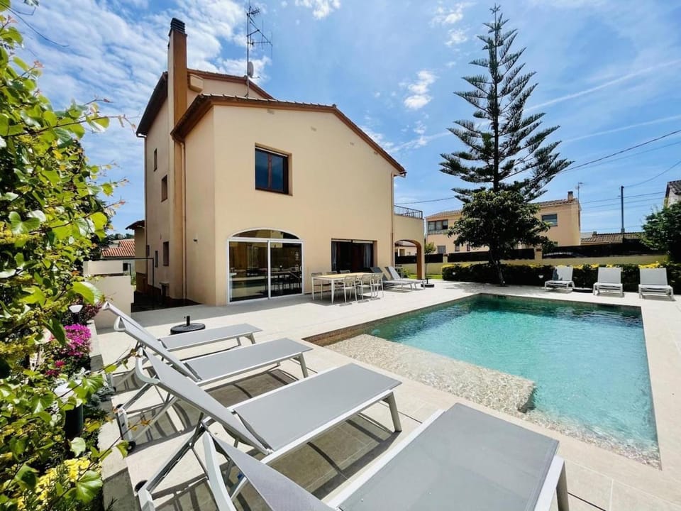 Casa Hermanos by Costabravaway House in Baix Empordà