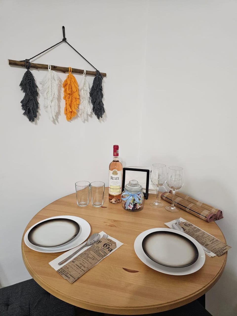 Food and drinks, Dining area, Food