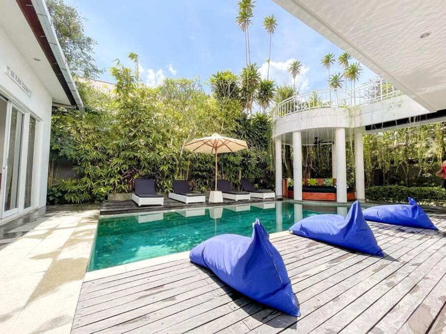 Villa Tepi Pantai Villa in Kuta