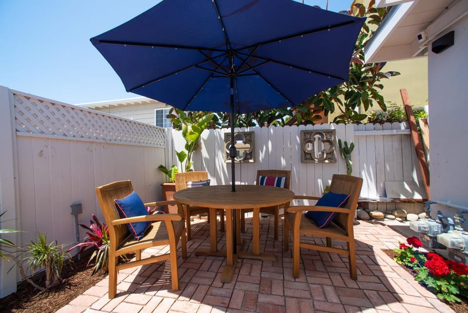 Patio, Dining area