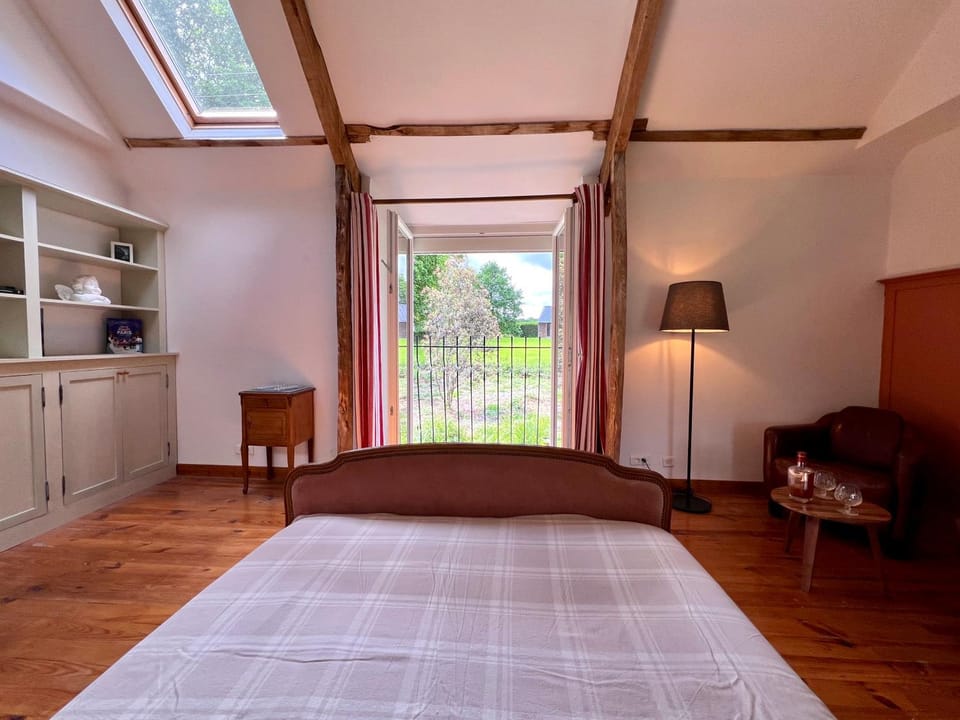 Bed, Photo of the whole room, Bedroom, Garden view