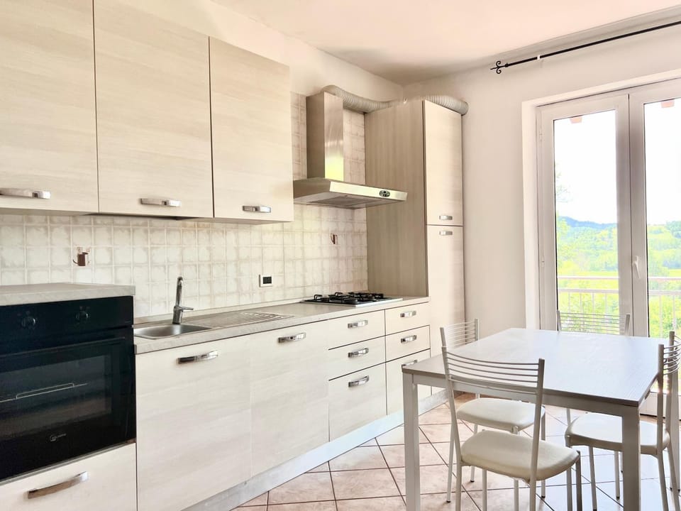 Dining area, dishwasher, pet friendly, stove