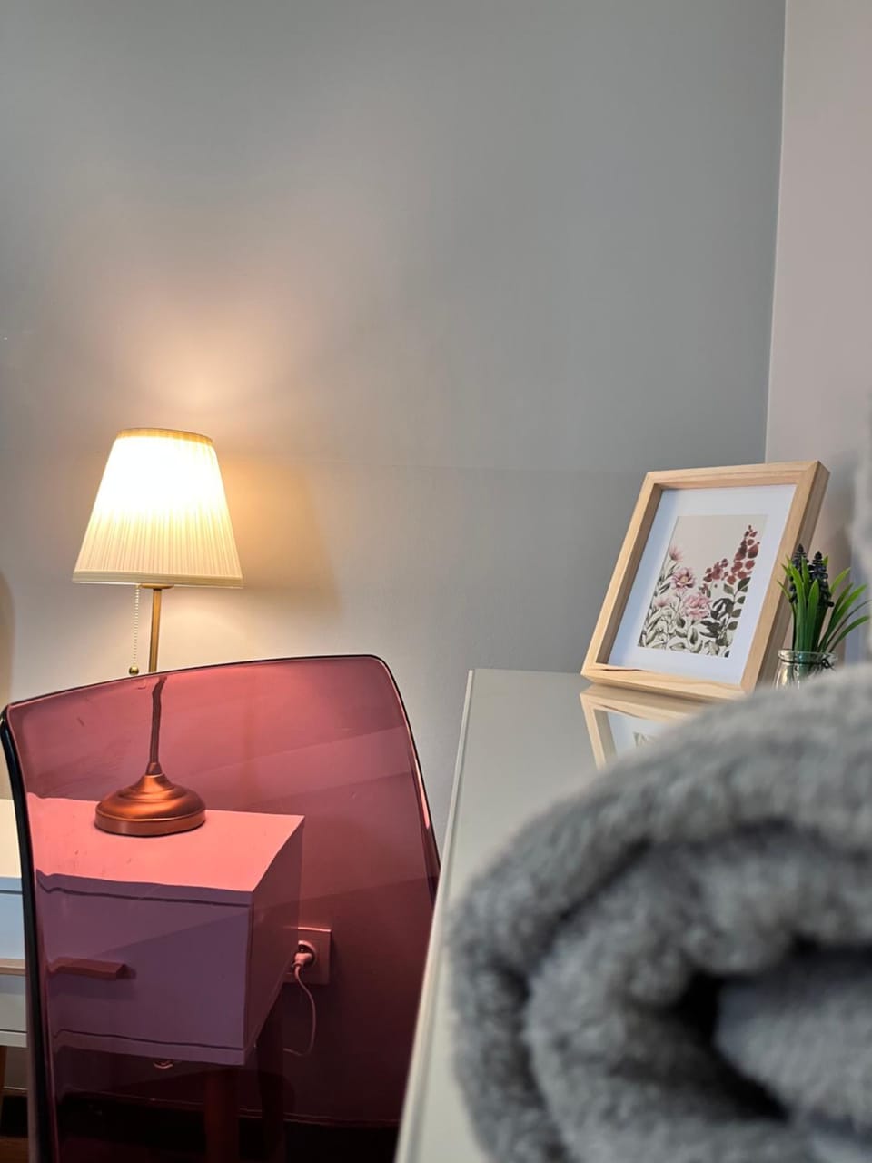 Photo of the whole room, Bedroom