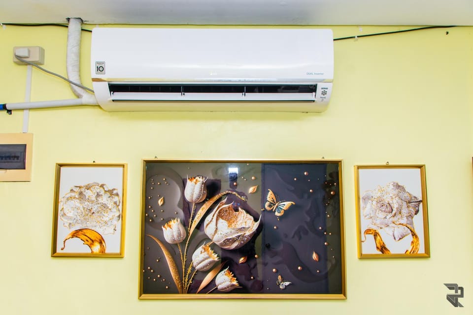 Decorative detail, internet, air conditioner