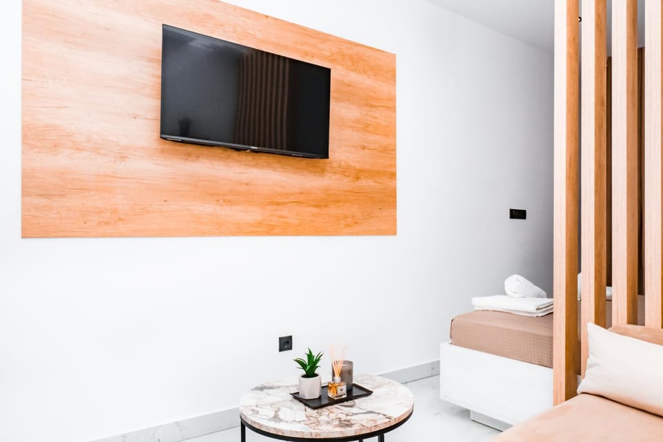 Communal lounge/ TV room, TV and multimedia, Living room