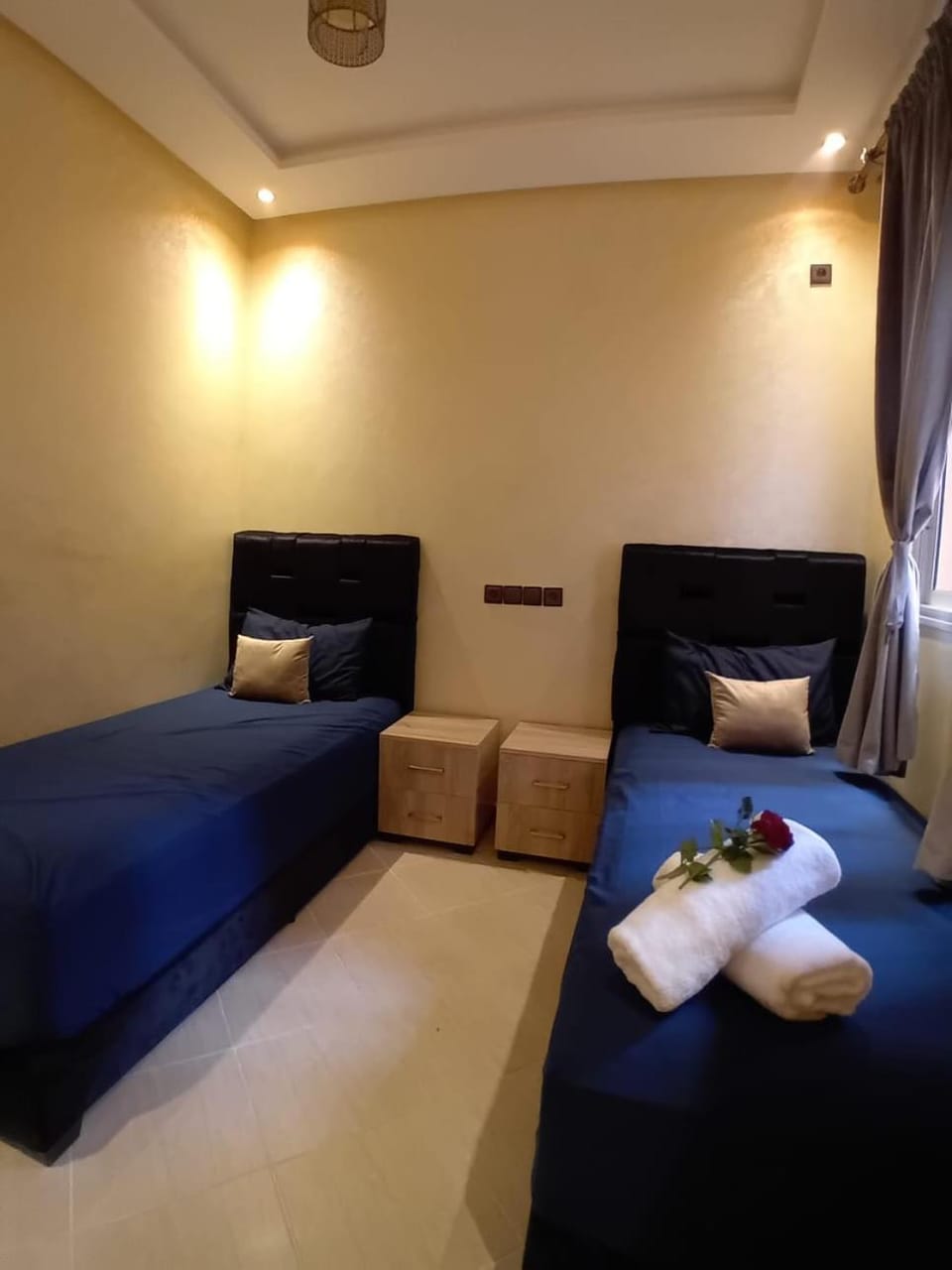 Bed, Bedroom, towels