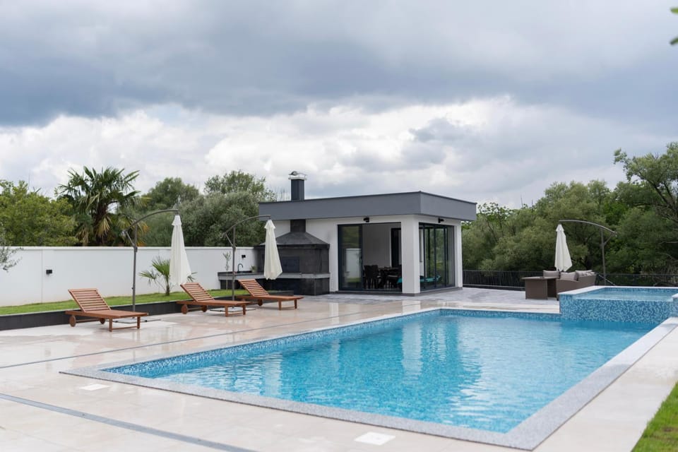 Property building, Garden view, Pool view, Swimming pool, sunbed