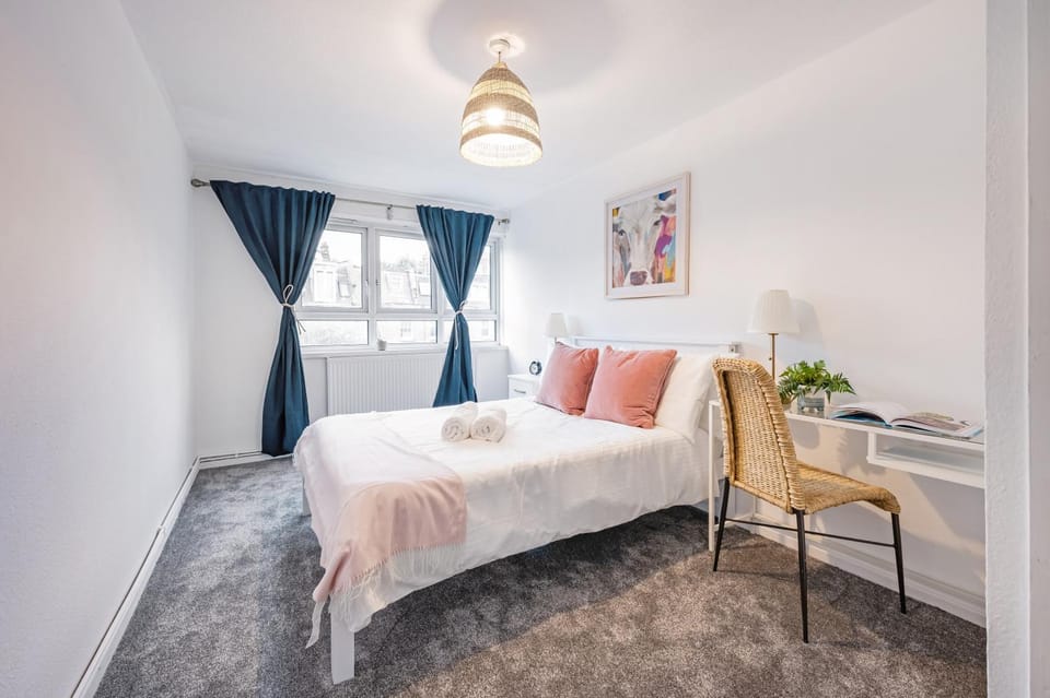 Nice 2-bed flat near Earls Court Apartment in City of Westminster