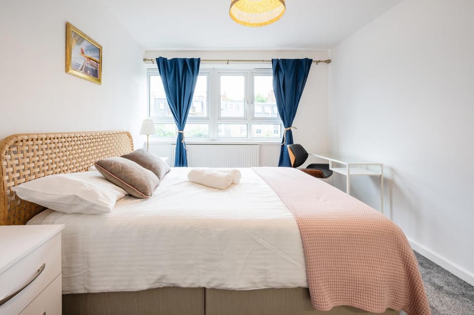 Nice 2-bed flat near Earls Court Apartment in City of Westminster
