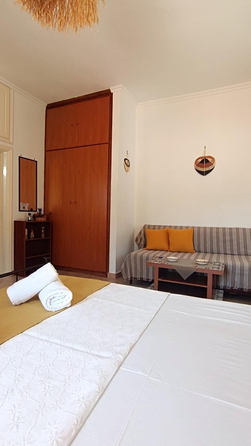 Bed, Seating area, Bedroom, wardrobe