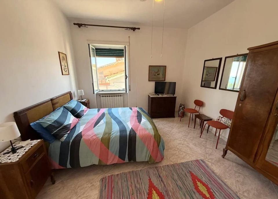 Bed, TV and multimedia, Photo of the whole room, Bedroom, Sea view, wardrobe, air conditioner