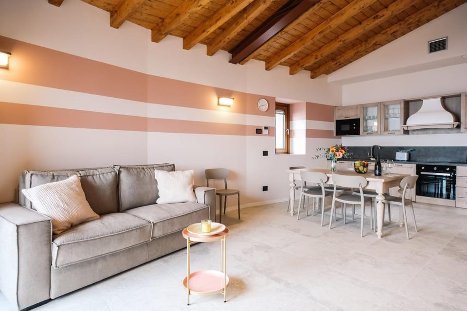 Living room, Dining area, pet friendly