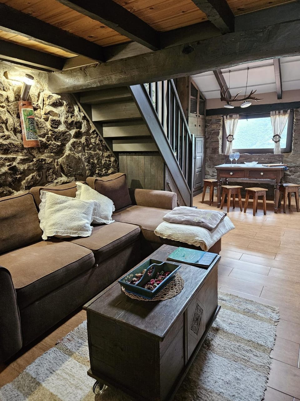 Bed, Living room