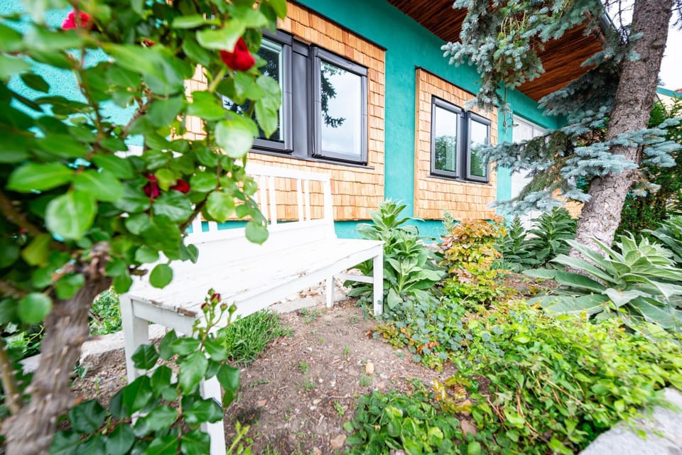 Property building, Spring, Day, Garden