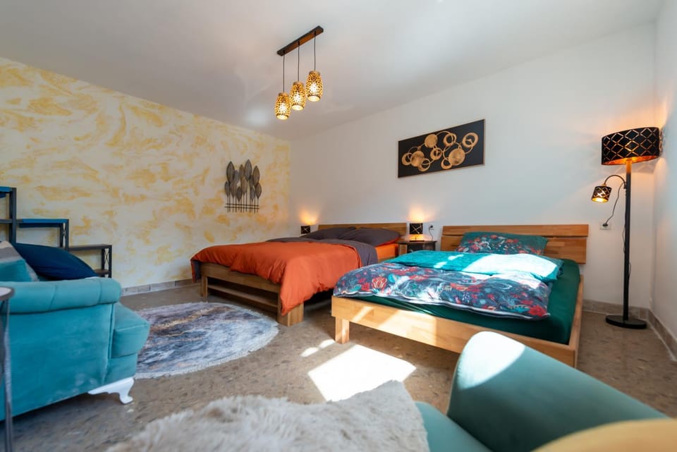 Bed, Photo of the whole room, Seating area, Bedroom