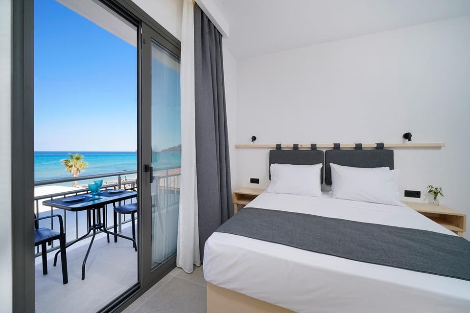 Bed, View (from property/room), Balcony/Terrace, Bedroom, Sea view