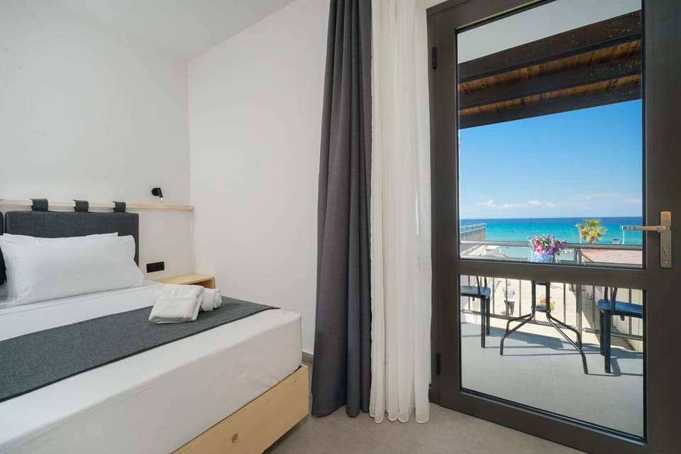 View (from property/room), Balcony/Terrace, Bedroom, Sea view