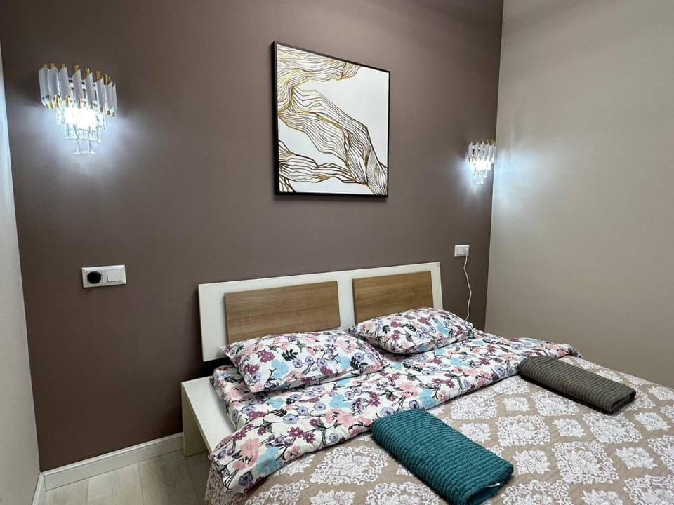 Bed, Bedroom, towels
