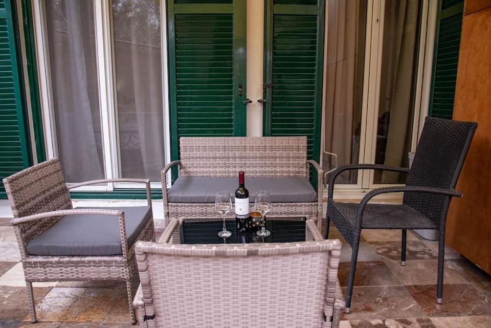 Patio, Seating area