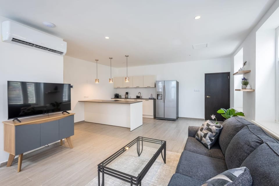 Communal lounge/ TV room, TV and multimedia, Living room, stove