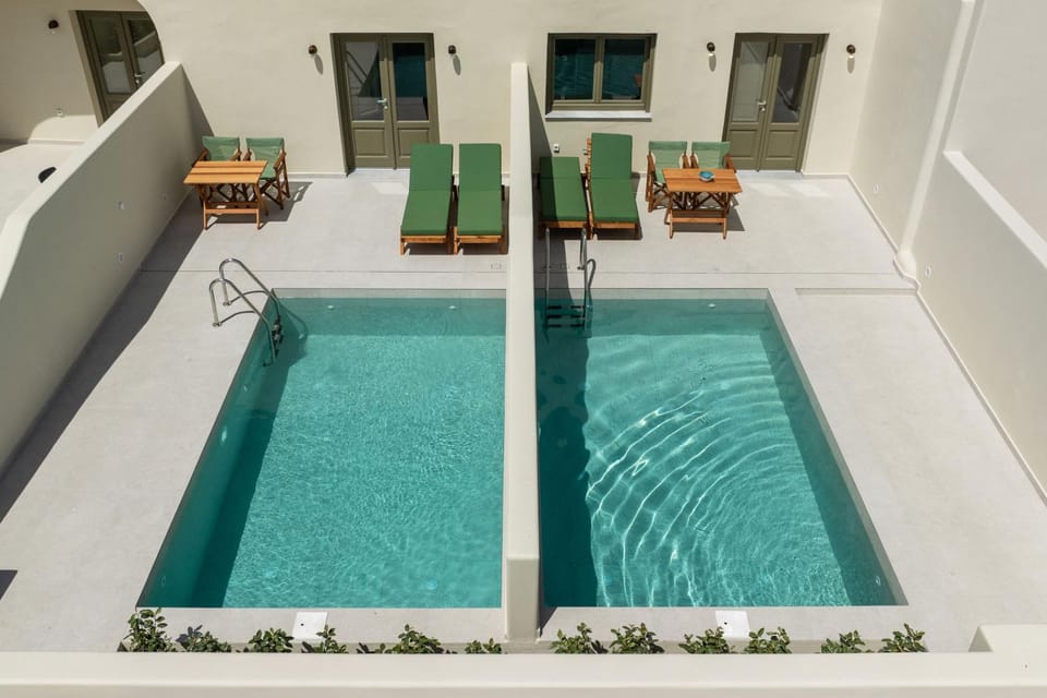 Swimming pool, sunbed