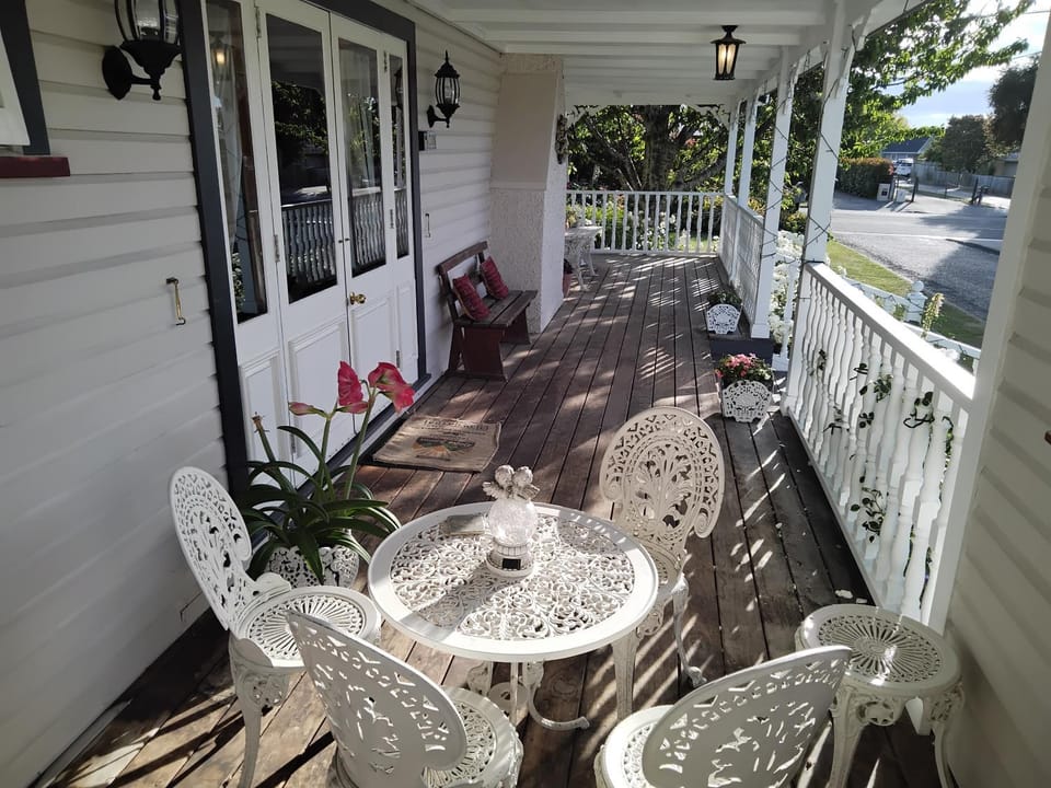Property building, Day, View (from property/room), Balcony/Terrace, Seating area, Dining area