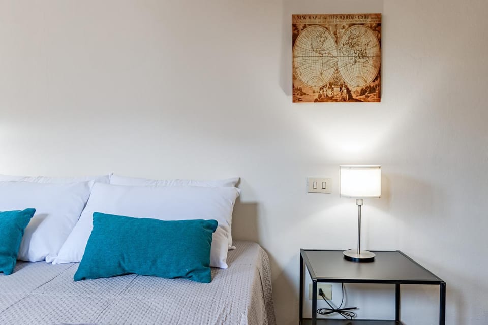 Bed, Decorative detail, Bedroom, towels