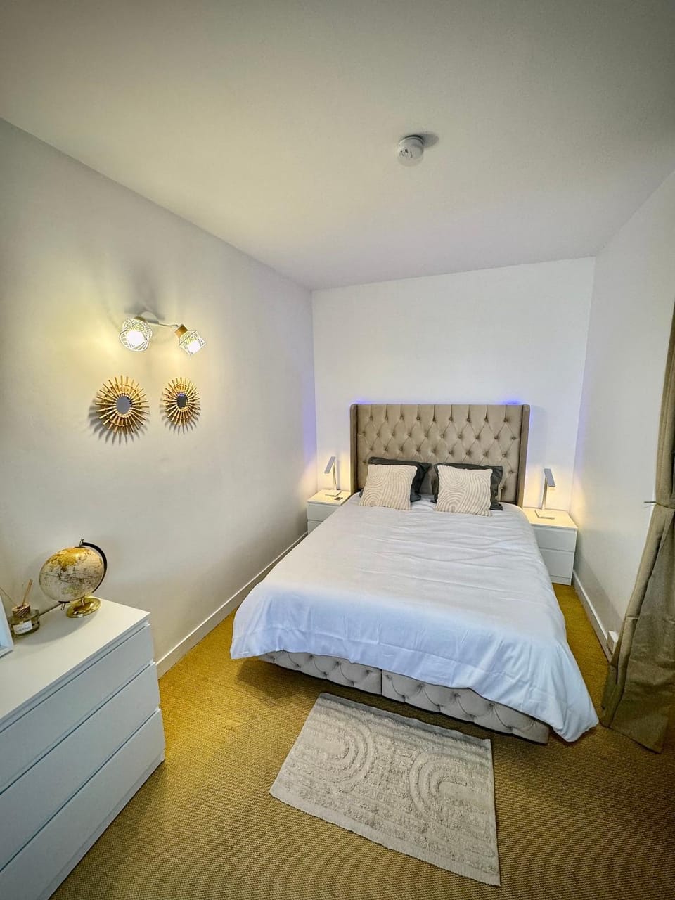 Bed, Photo of the whole room, Bedroom