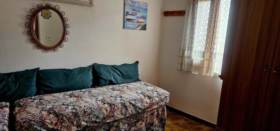 Bed, Seating area