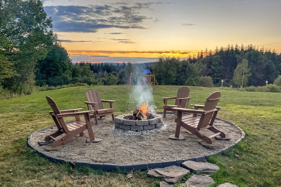 Hot Tub & Amazing Views! Family Catskills Cabin Cabin in Capital District, NY, USA