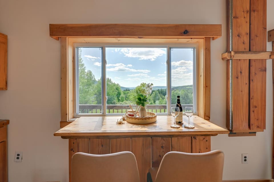 Hot Tub & Amazing Views! Family Catskills Cabin Cabin in Capital District, NY, USA