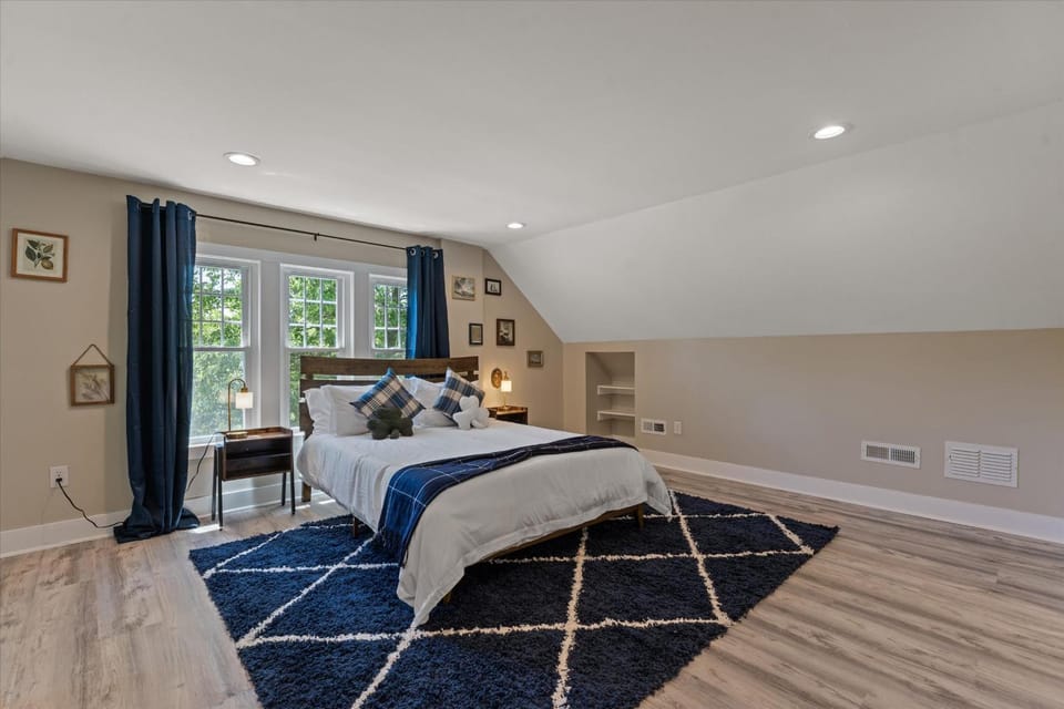 Bed, Photo of the whole room, Bedroom