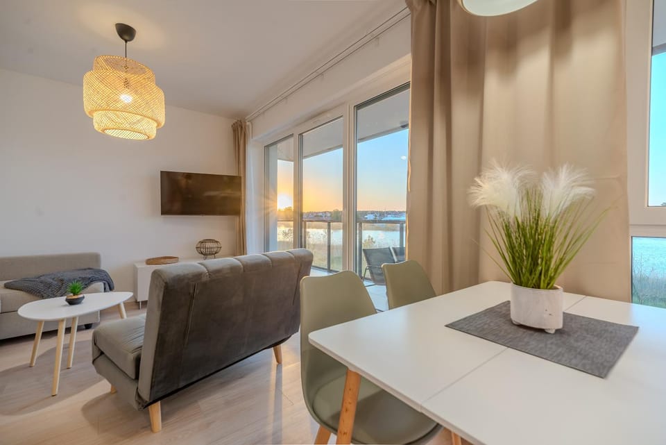 TV and multimedia, Living room, Dining area