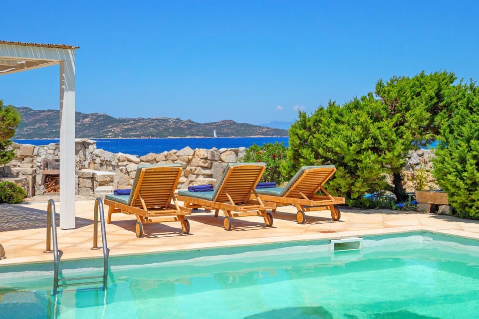 View (from property/room), Pool view, Sea view, Swimming pool, sunbed