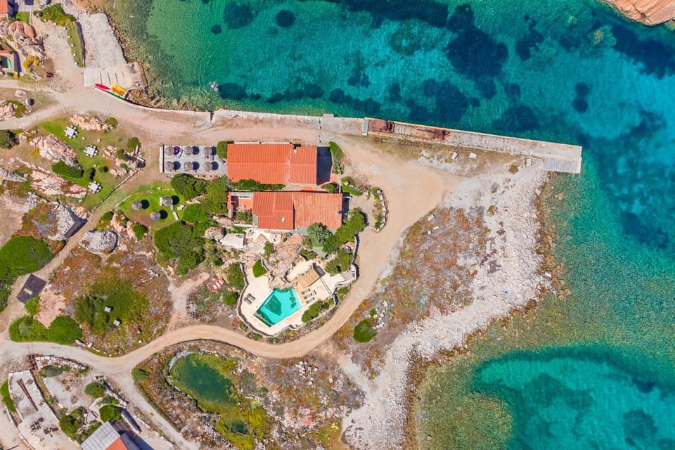 Property building, Bird's eye view, Fishing, Sea view, Area and facilities, Swimming pool, Swimming pool, sunbed, sunbed