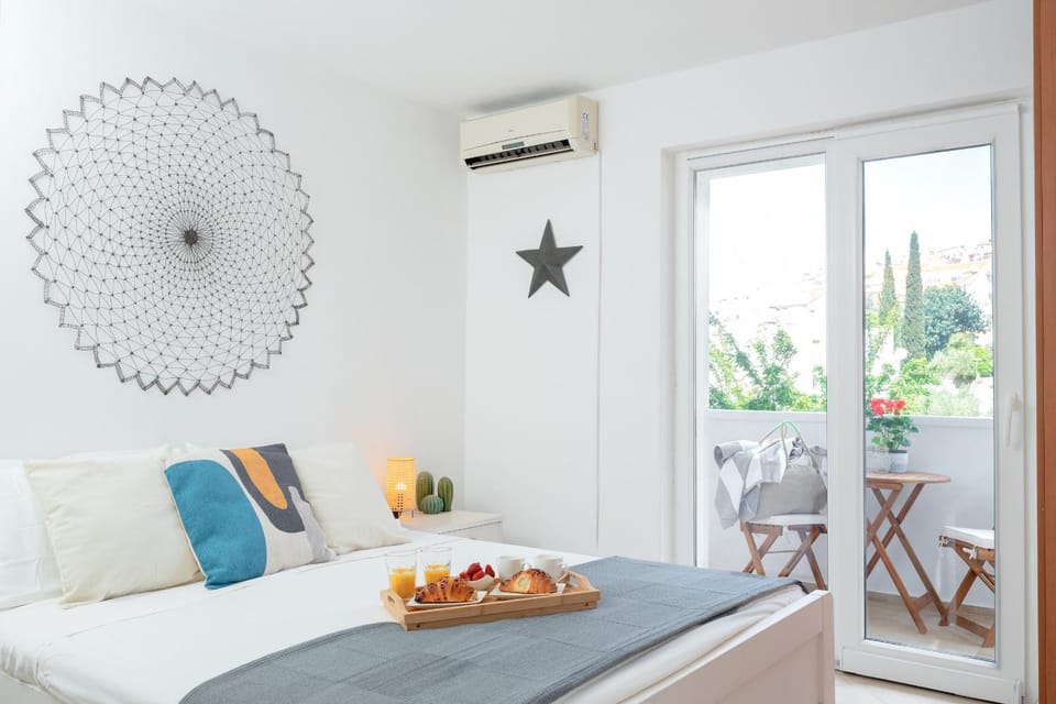 Bed, Balcony/Terrace, Bedroom, air conditioner