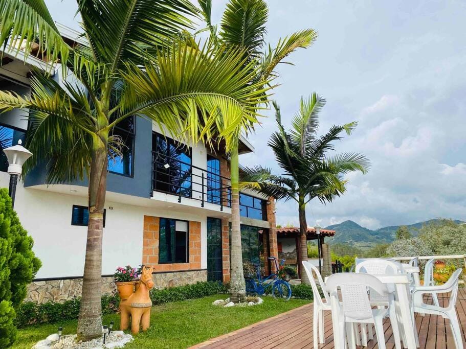 Lux Guatape Lakeside Retreat Cabin Jacuzzi Cabin in Antioquia